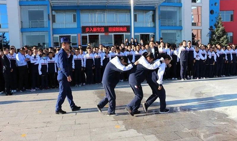 ‘AG亚娱集团’
平鲁消防开启“消防小课堂”(图4) ‘AG亚娱集团’
平鲁消防开启“消防小课堂”(图4)