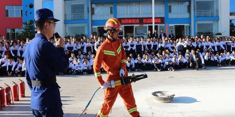 ‘AG亚娱集团’
平鲁消防开启“消防小课堂”(图12) ‘AG亚娱集团’
平鲁消防开启“消防小课堂”(图12)