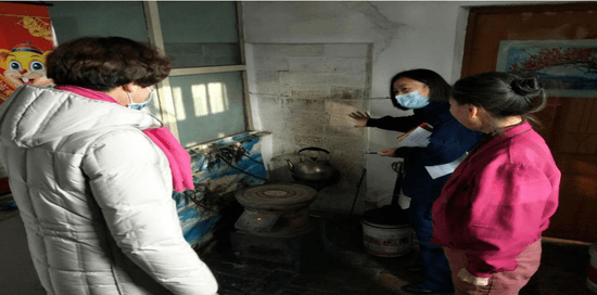 
为关爱独居老人 阜康消防宁静知识“送上门”_AG亚娱集团(图3)