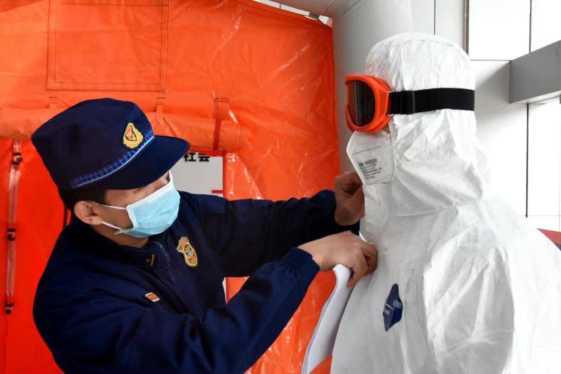 安徽明光市一公寓楼发生火灾2人坠亡 代市长赶赴现场-AG亚娱集团官方