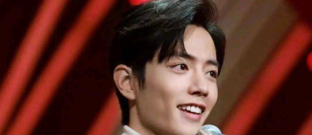 AG亚娱集团官方-
节目组有意为之？肖战在《演员请就位》讲话没声音 粉丝：太气人(图2)