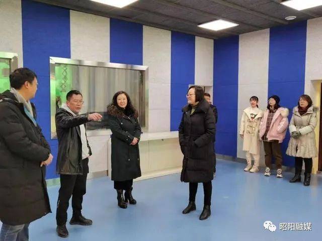 AG亚娱集团-
水富市委宣传部、市融媒体中心到昭阳区融媒体中心考察交流融媒体中心建设事情(图4)