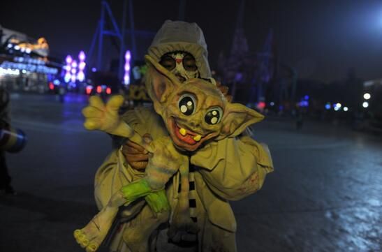 名师免费书法课进校园 砚田书院开学季掀毛笔书法热潮_ag亚娱官网(图2) AG亚娱集团