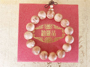 ‘AG亚娱集团’废品堆窗前 卫生消防隐患多