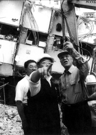 【AG亚娱集团官方】大榭消防进社区宣防火 家长萌娃学“御火术”